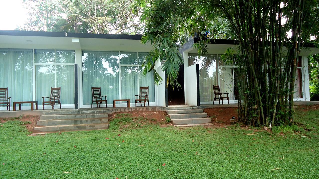 Bridge Hotel Negombo Kimbulapitiya Екстер'єр фото