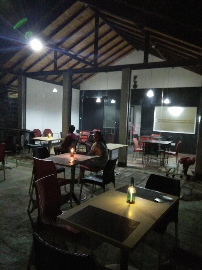 Bridge Hotel Negombo Kimbulapitiya Екстер'єр фото
