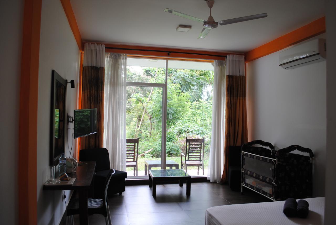 Bridge Hotel Negombo Kimbulapitiya Екстер'єр фото